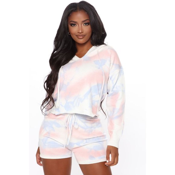 Fashion Nova Tops - NWT FN Sweater Short Set in Blue/Pink Size Large